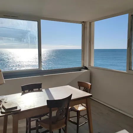 Corniche Face Apartment